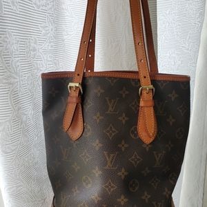 Louis Vuitton petite bucket